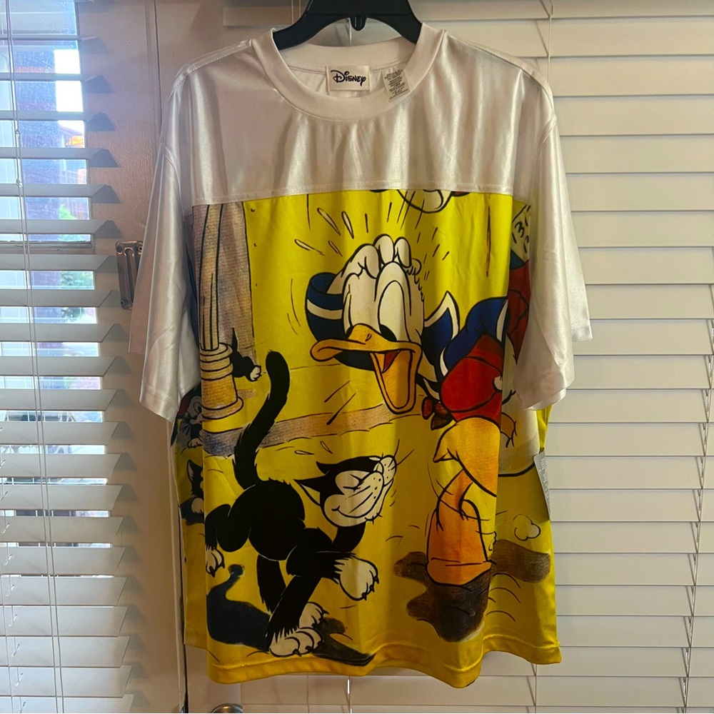 Walt Disney Donald Duck Shirt (dual-sided graphic print, slight gloss)
